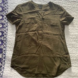 CLOSET CLEANOUT 👋 Theory Short Sleeve Henley Top with front pockets